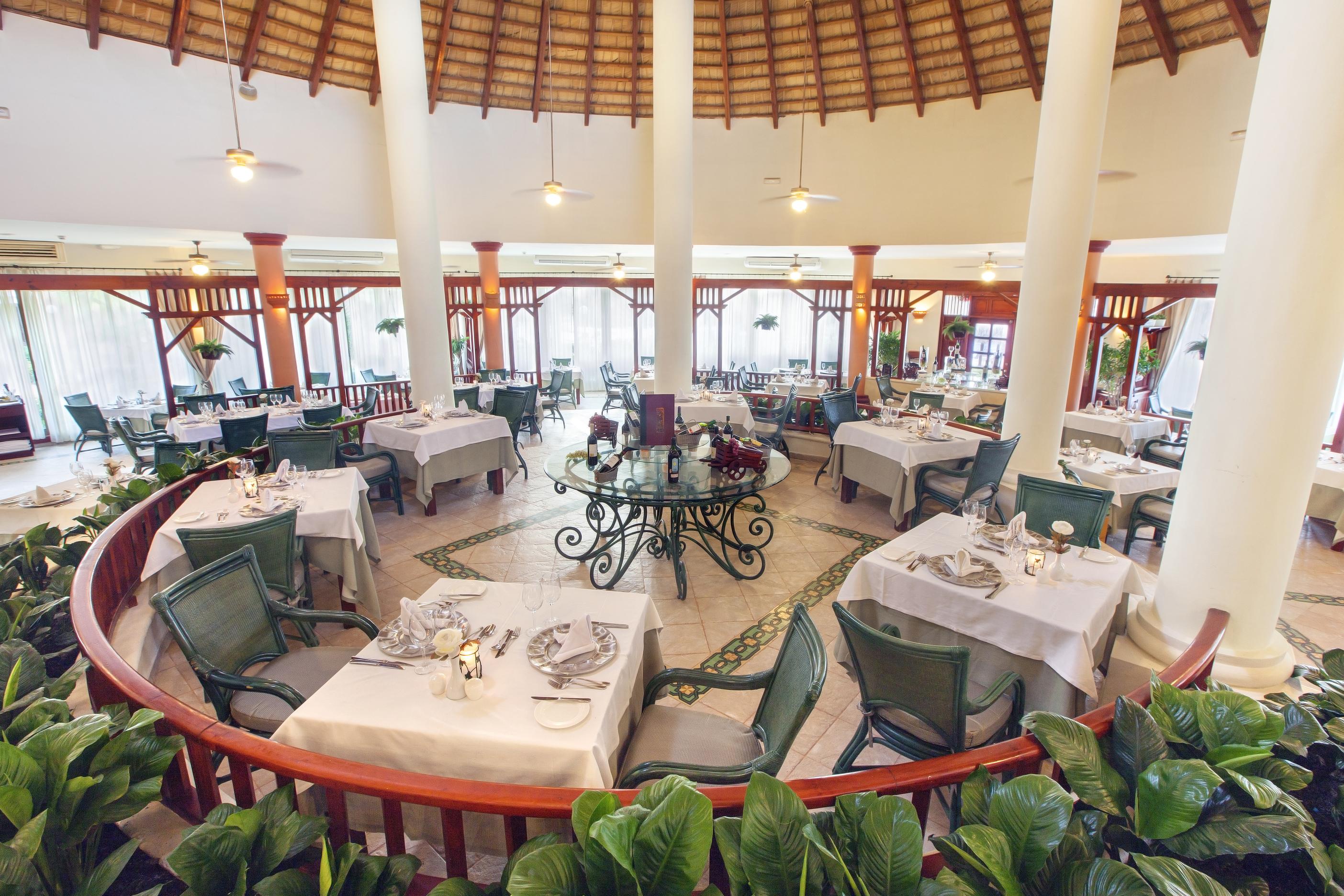Bahia Principe Grand Bavaro - All Inclusive Punta Cana Esterno foto The restaurant at the hotel