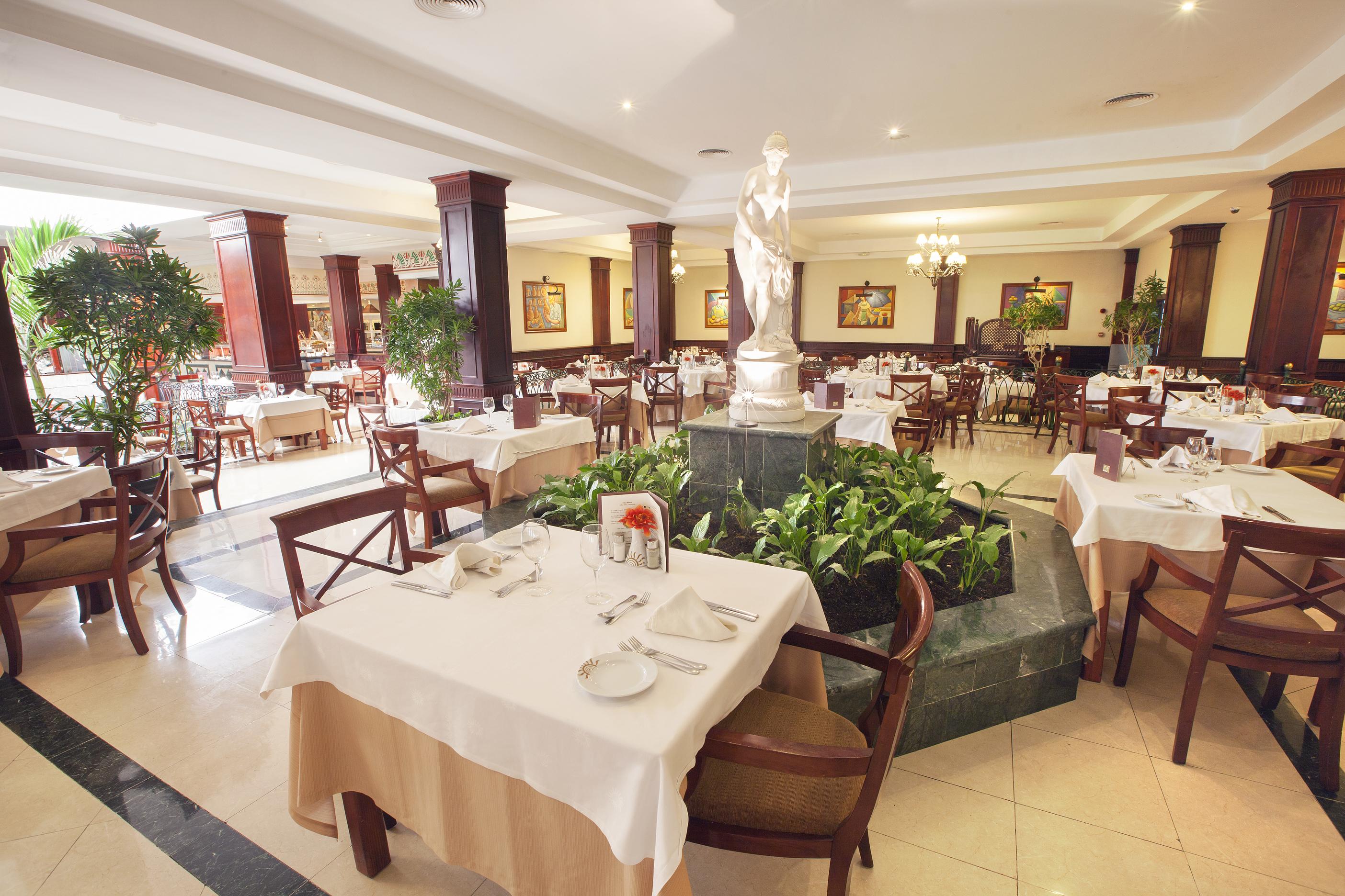 Bahia Principe Grand Bavaro - All Inclusive Punta Cana Esterno foto The restaurant at the hotel
